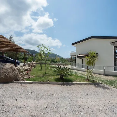 בית הארחה Borgo Degli Dei - Poseidone 2*