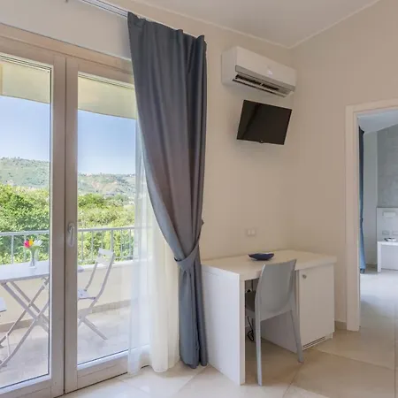 Borgo Degli Dei - Poseidone Гостевой дом Паргелия