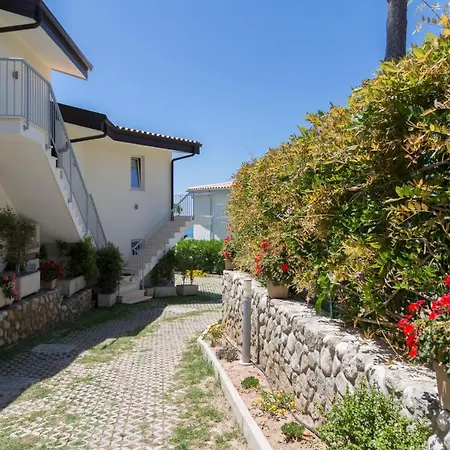 Borgo Degli Dei - Poseidone Гостевой дом 2*