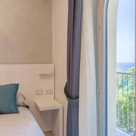 Borgo Degli Dei - Poseidone 게스트하우스 4*