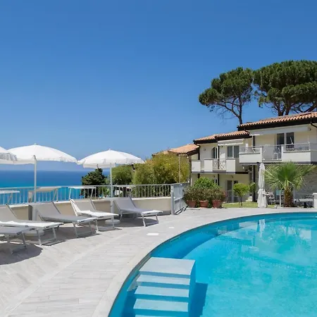 Borgo Degli Dei - Poseidone 게스트하우스 4*