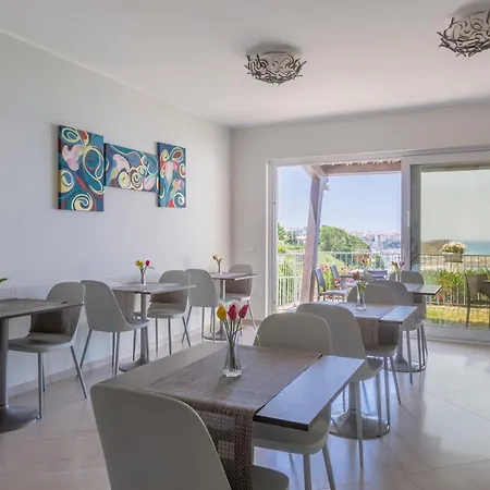 Borgo Degli Dei - Poseidone Pensión 4*