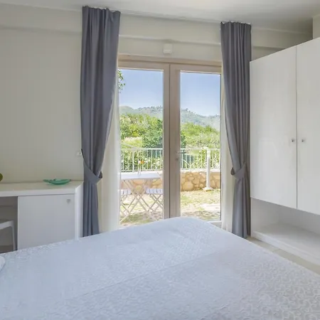 Borgo Degli Dei - Poseidone 게스트하우스 파르겔리아