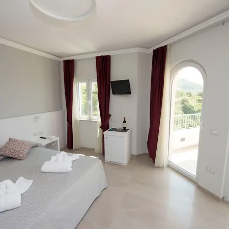 Borgo Degli Dei - Poseidone 게스트하우스 4*