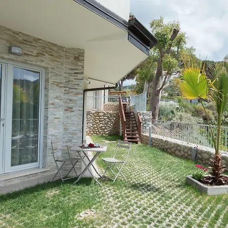 Borgo Degli Dei - Poseidone 게스트하우스 4*